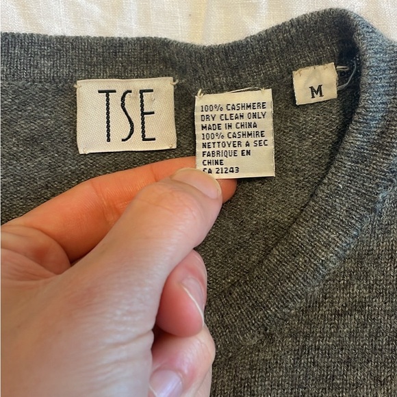 Grey cashmere crewneck sweater. Size medium - Picture 3 of 6